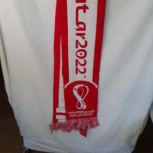 New ENGLAND - FIFA World Cup Qatar 2022 - Red and White Scarf - Picture 3 of 8